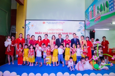 Trường Mầm non Hoa cọ vàng chúc mừng ngày Nhà giáo Việt Nam 20-11